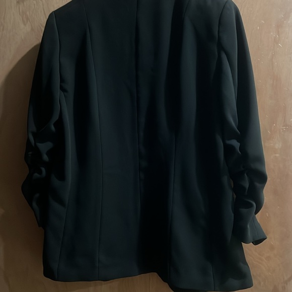 H&M lined, buttonless jacket with tiny gold embellishment on pocket ,like new - Picture 6 of 7